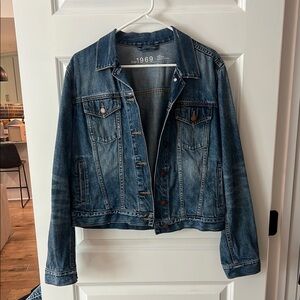 GAP Blue Jean Jacket Timeless Design Cropped Fit
